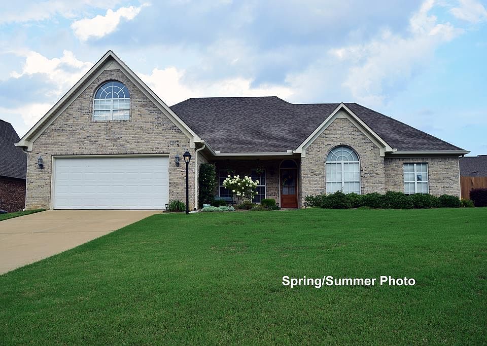 1st image of 927 Bonnie Blue Dr