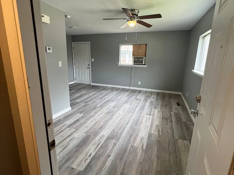 2305 N Prospect Ave #B — Photo 2
