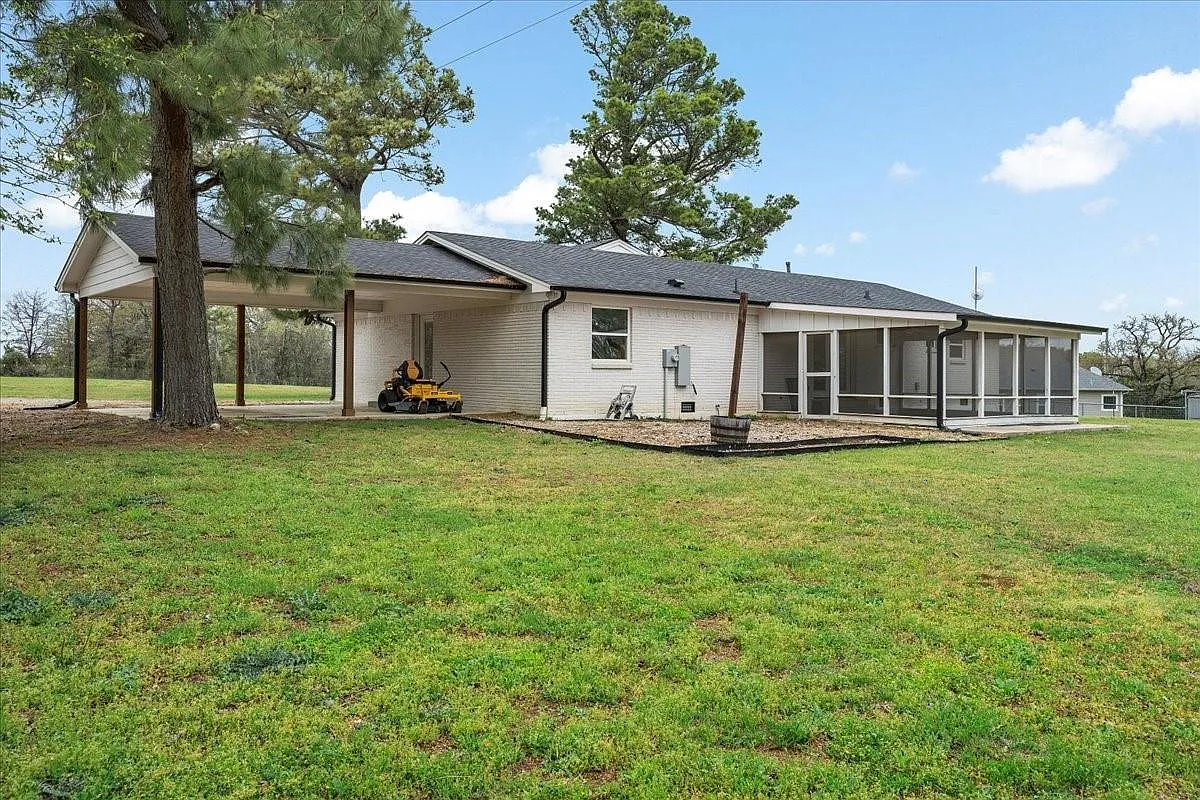 3 bed, 1859 sqft, $2,500 — Photo 3