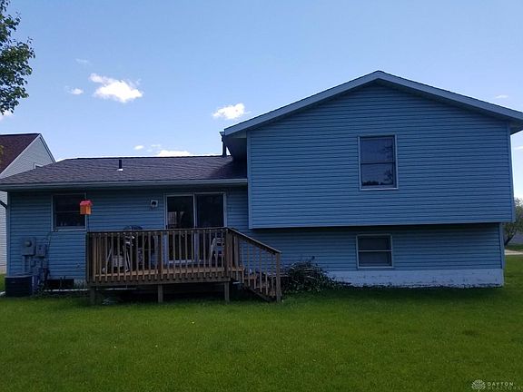 3rd image of 835 Meyers Ct