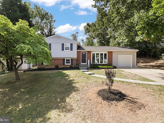 3rd image of 6107 Squire Ln