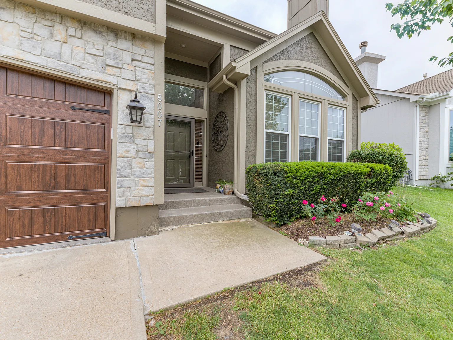 4 bed, 3810 sqft, $3,300 — Photo 2