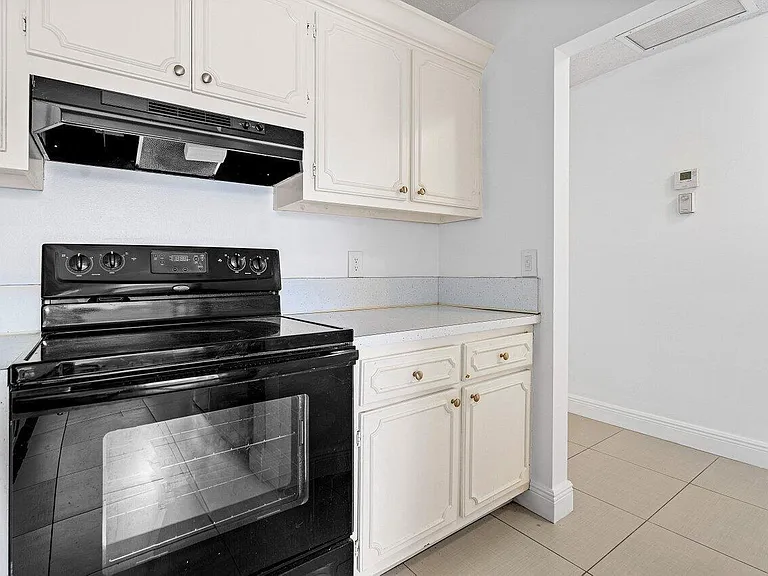 1021 Flame Vine Ave — Photo 4