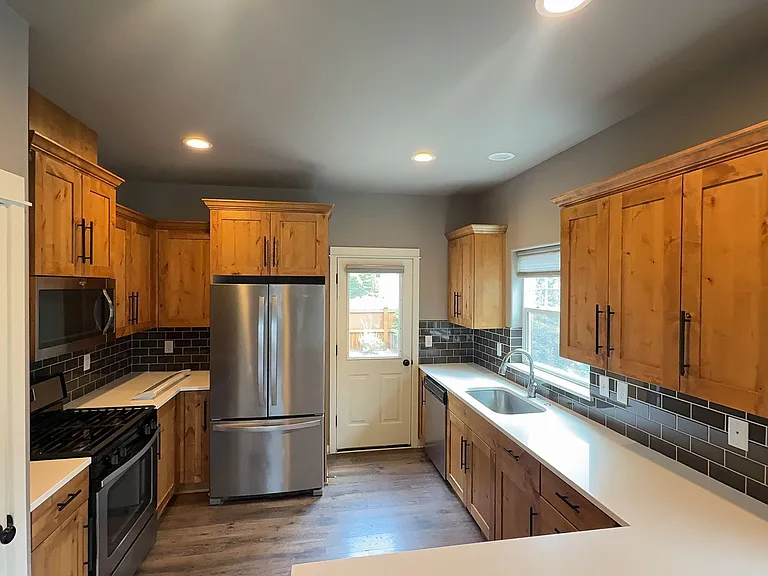 2728 NE Black Oak Pl — Photo 8