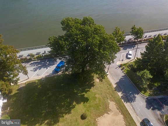 5th image of 8832 Bay Ave