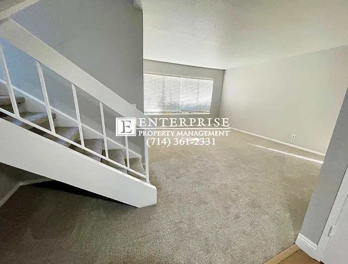 3 bed, 2.0 bath, 1300 sqft, $3,400 — Photo 2