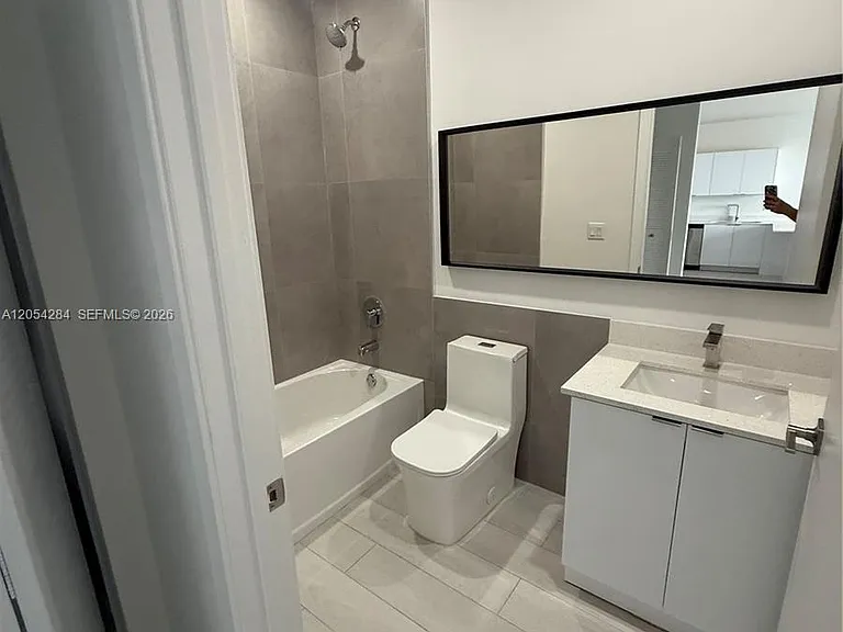 1091 E 17th St #403 — Photo 3