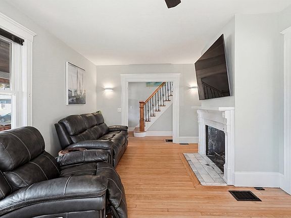 3rd image of 52 Pebble Ave
