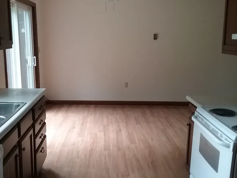 120 Charles Cir #120 — Photo 2