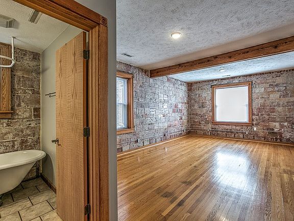 3rd image of 2754 Harney South Ave #324-01