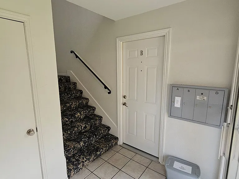 6033 Sandhurst Ln #D — Photo 6