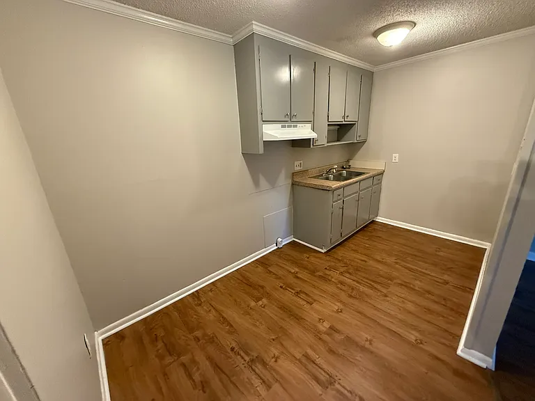 Lakewood Apartments — Photo 13