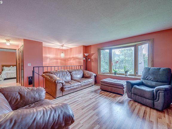 4th image of 15007 NE 35th Cir