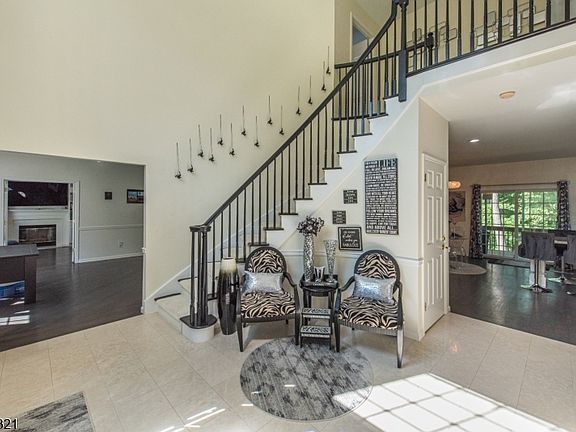 2nd image of 11 Rosewood Ln