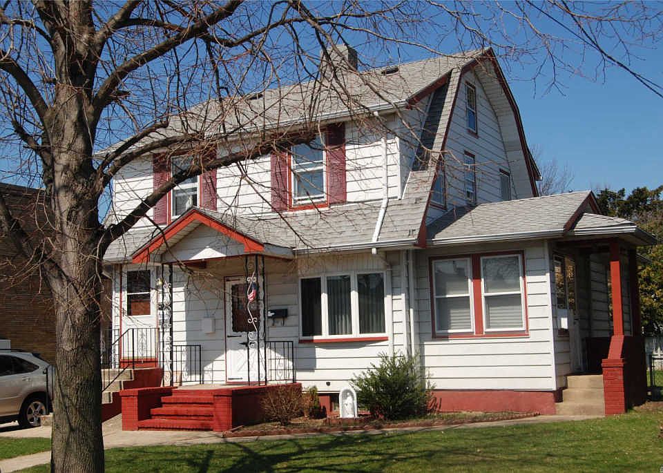 1st image of 130 Jefferson Ave APT 2