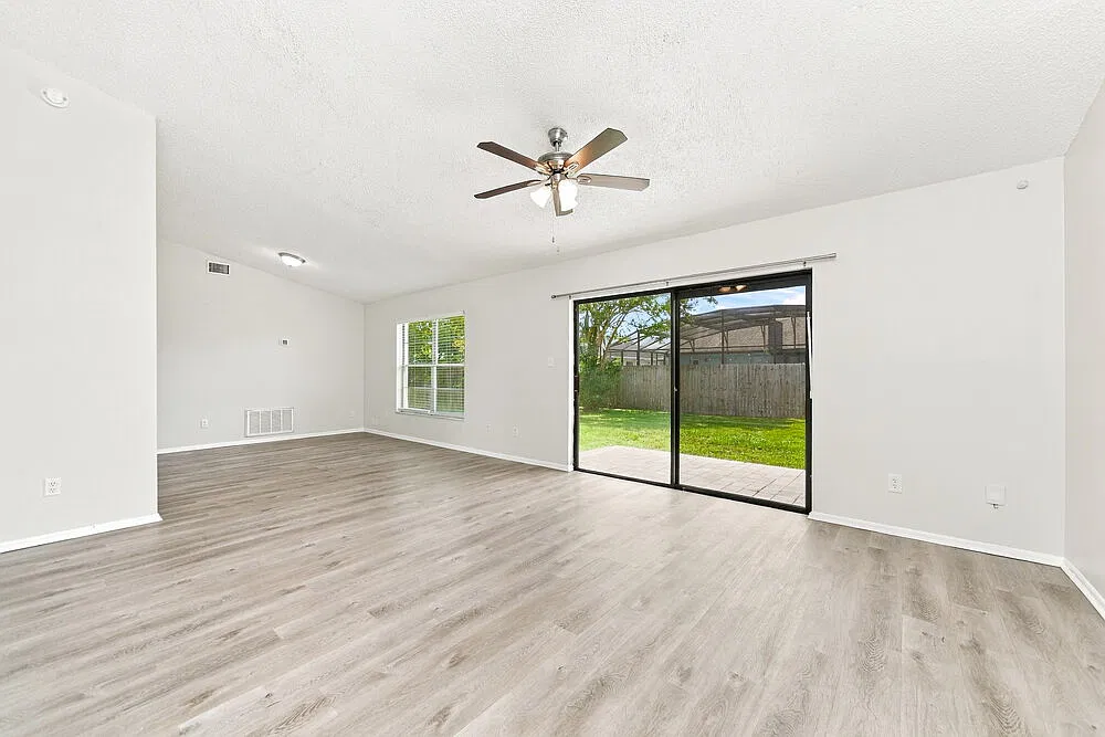 3 bed, 2.0 bath, 1340 sqft, $2,265 — Photo 4