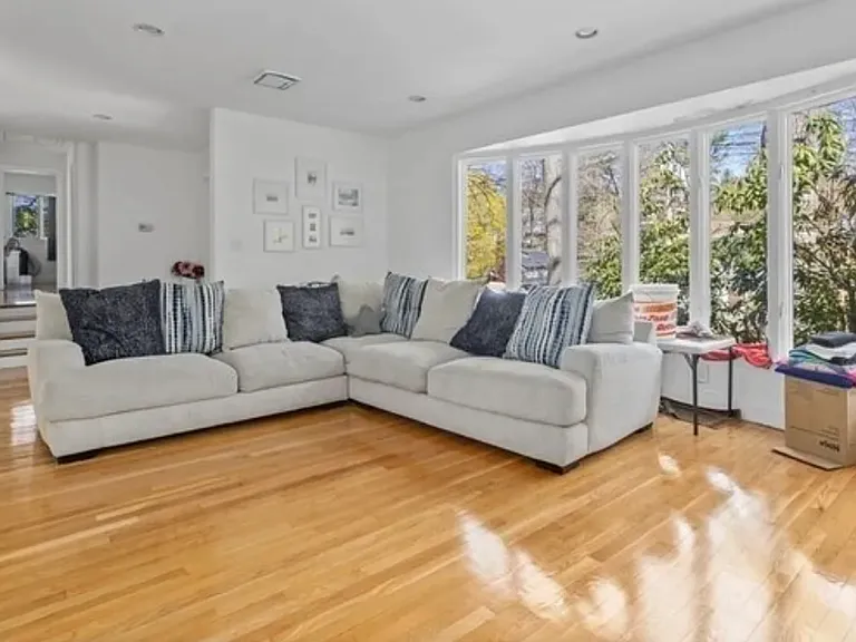 608 Beacon St — Photo 6