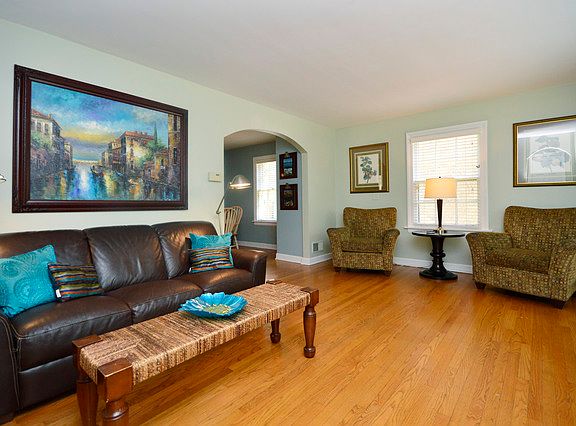 2nd image of 6218 N Leona Ave