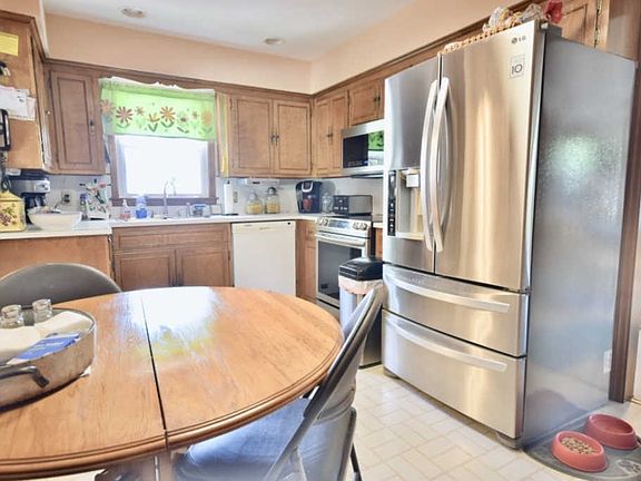 4th image of 2612 E Missouri St