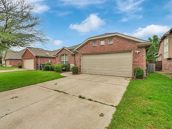 3rd image of 2220 Catherine Ln