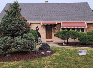 8741 Olympic Dr, Bridgeview, IL 60455