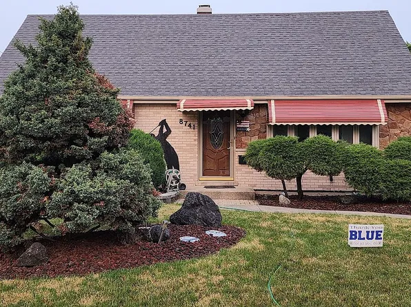 8741 Olympic Dr, Bridgeview, IL 60455