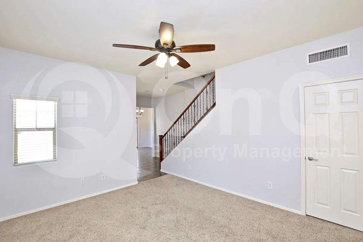 3 bed, 3.0 bath, 1375 sqft, $2,100 — Photo 3