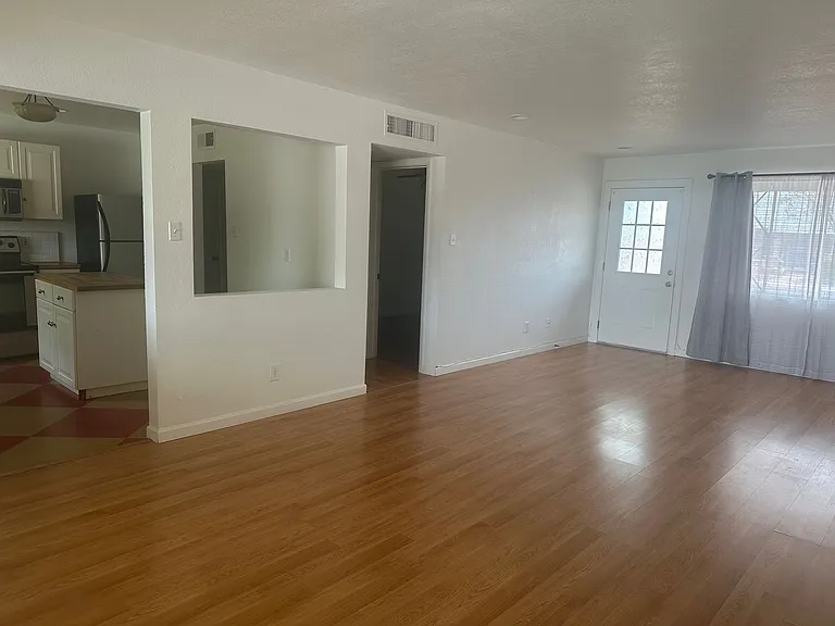 6725 E Sheridan St — Photo 5
