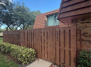 2563 Camelot Ct #2563, Hollywood, FL 33026
