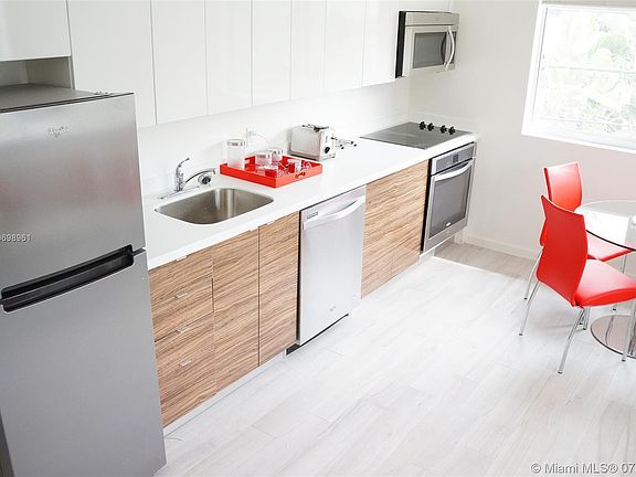 5th image of 819 15th St #205