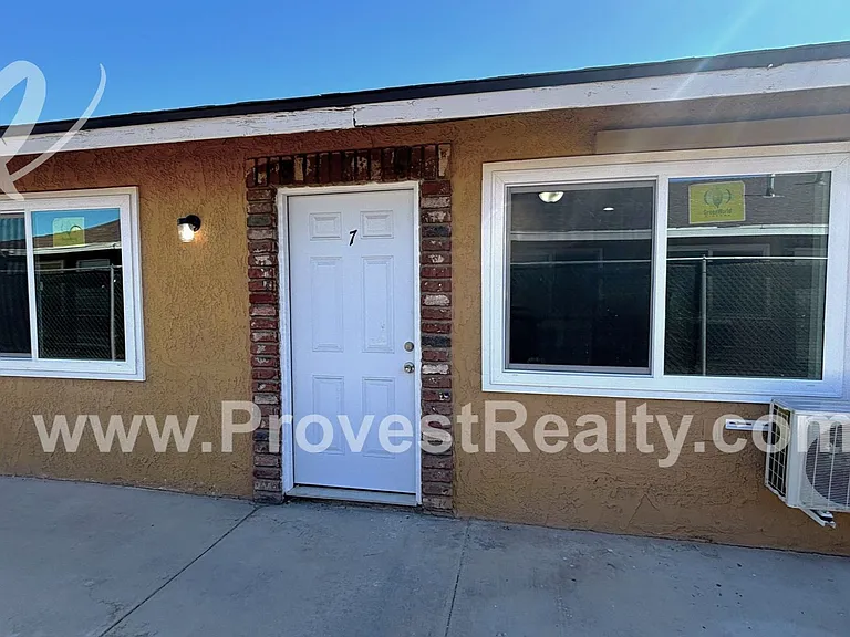 Freshly Modernized 1-Bed, 1-Bath Apartments in Adelanto!! — Photo 2