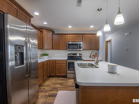 5th image of 240 E Franklin St APT 201