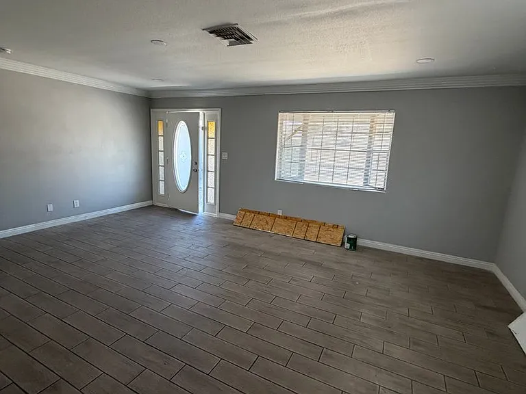 2820 S Sandhill Rd — Photo 5