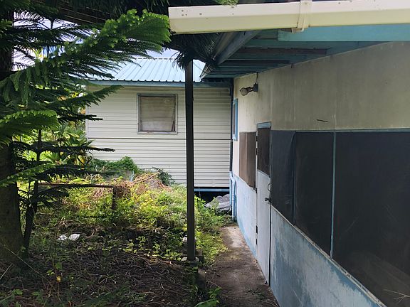 Back of front house/screenar