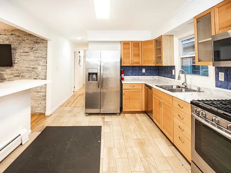 391 Manila Ave #3 — Photo 7