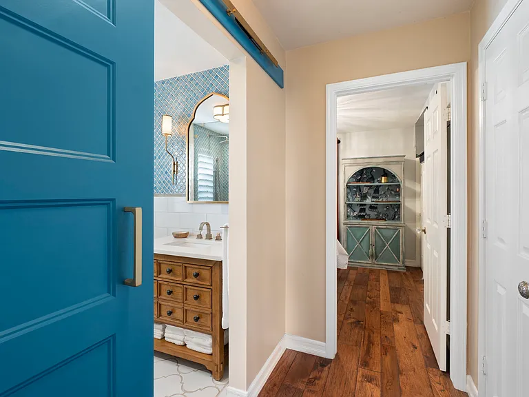 372 W Amoroso Dr — Photo 149