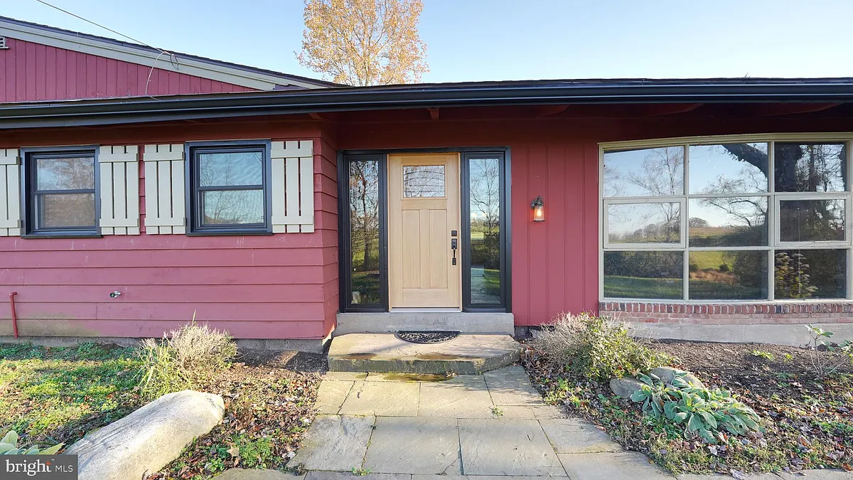 Building Photo - 53 Iron Bridge Rd
