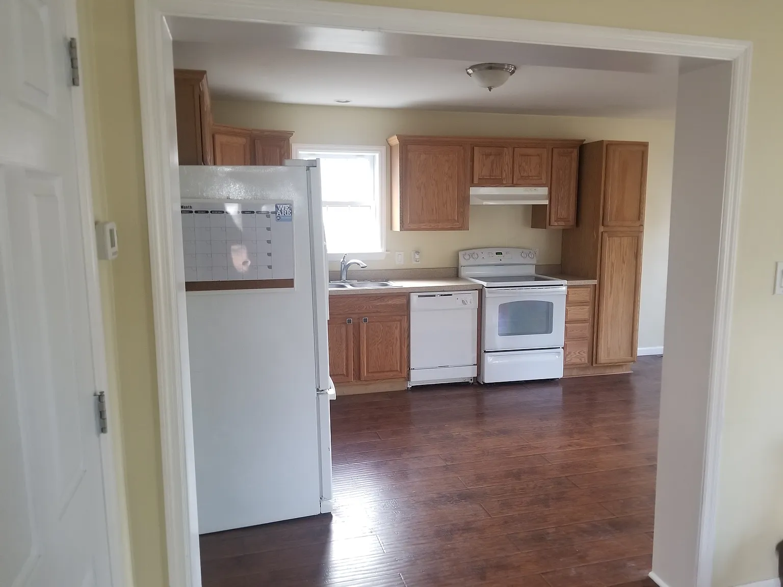 909 Chester Rd — Photo 2