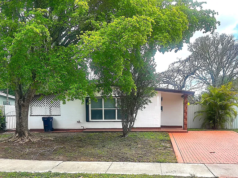 6001 SW 116th Ave — Photo 1