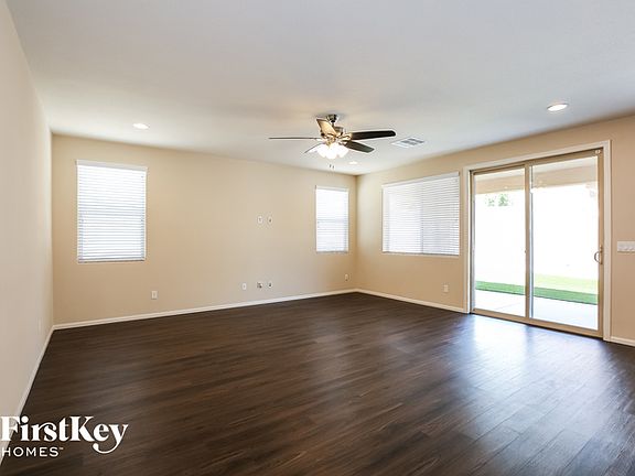 3rd image of 816 Glenmeadow Ct