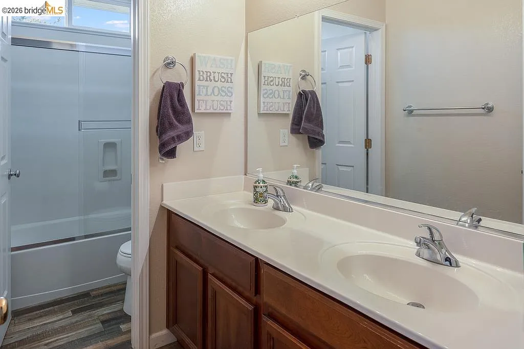 2 bed, 2968 sqft, $2,300 — Photo 3