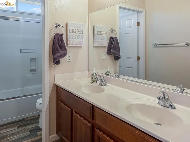 687 Flemish Ct — Photo 6