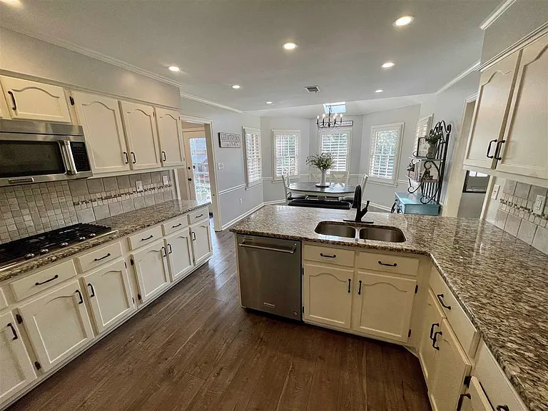 8185 Kimbrook Dr — Photo 14