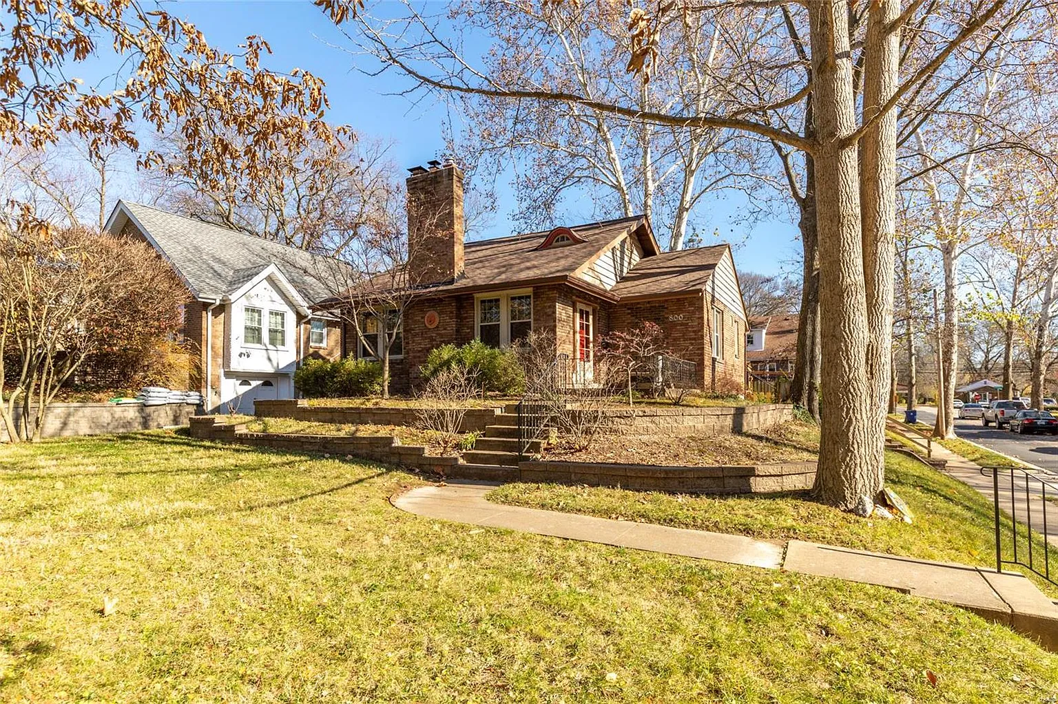 800 Webster Ct photo 1