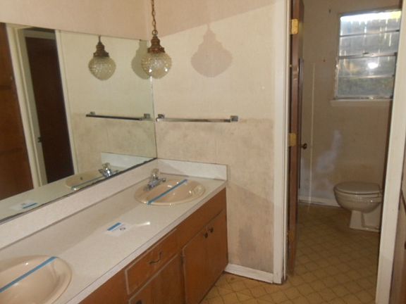 3rd image of 105 Sharon Hills Dr