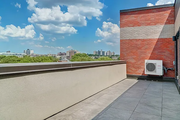 Rented by Bond New York | media 31