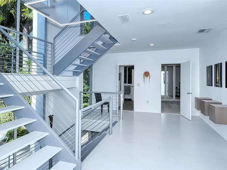 213 N Washington Dr — Photo 68