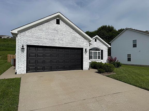 2nd image of 324 Oxford Cir
