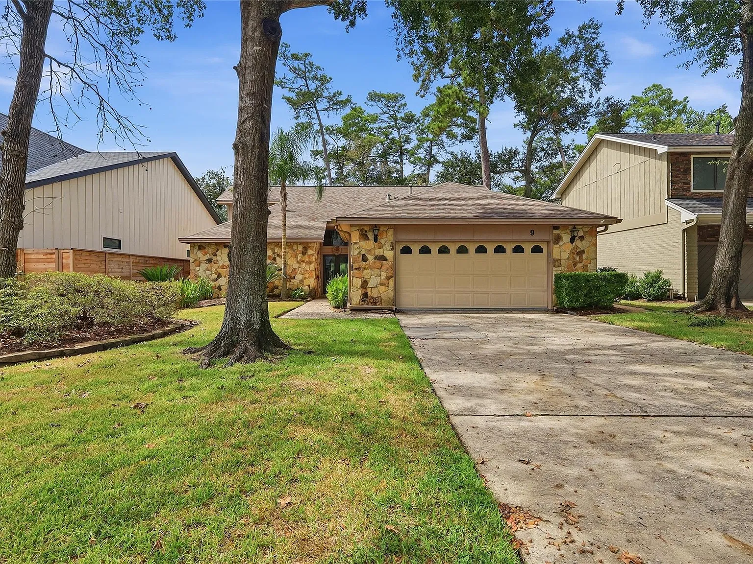 3 bed, 2.5 bath, 2717 sqft, $3,900 — Photo 1