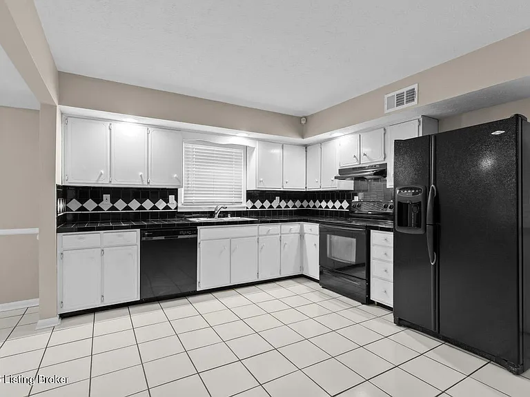 8016 Cortland Dr — Photo 9